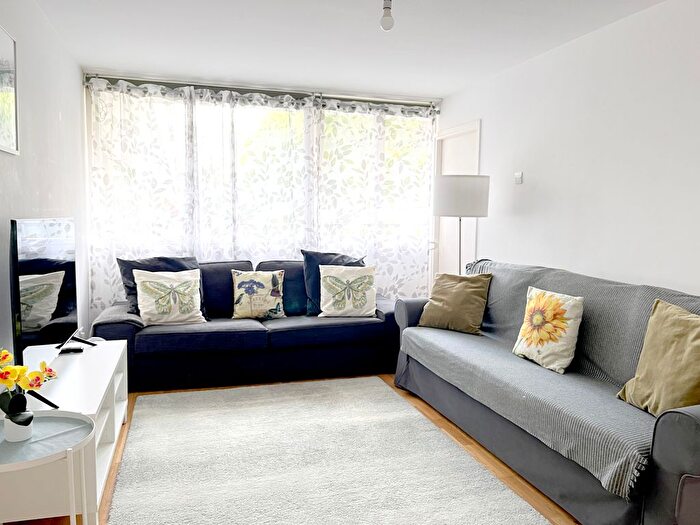 2 Bedroom Flat To Rent In Clipstone Street, London, W1W