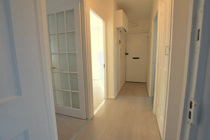 2 Bedroom Flat To Rent In Hexal Road, London, SE6