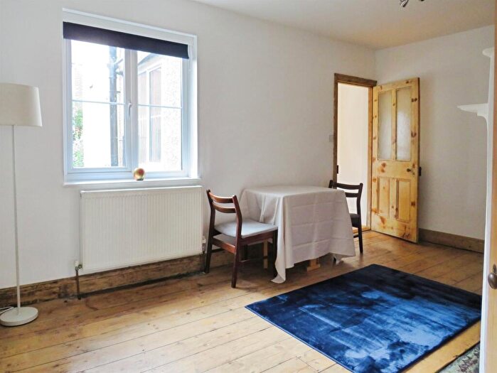 3 Bedroom Terraced House For Sale In Kingsland Road, Salisbury, SP2