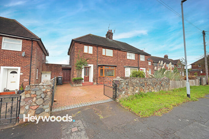 3 Bedroom Semi Detached House For Sale In Oldcastle Avenue, Bradwell, Newcastle-under-Lyme, Staffordshire, ST5
