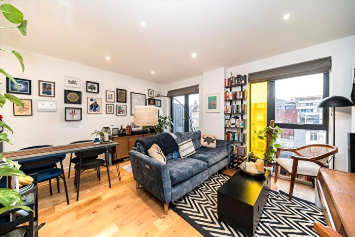 1 Bedroom Flat For Sale In Waleorde Road, Elephant & Castle, SE17