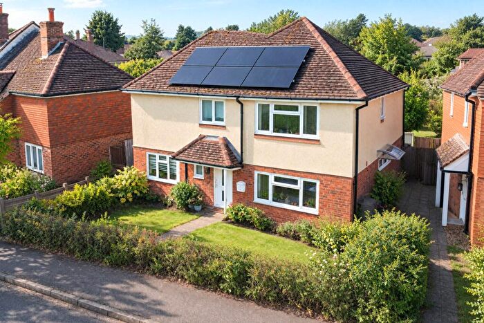 4 Bedroom House For Sale In Chapel Close, Watersfield, RH20