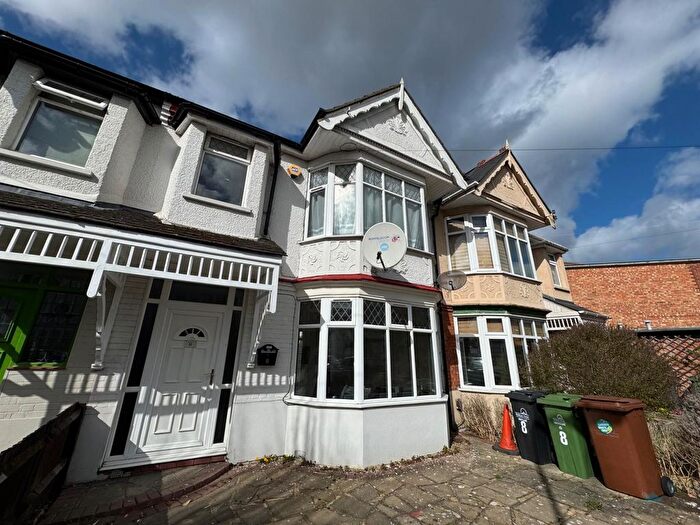 3 Bedroom End Terrace House To Rent In Tudor Road, Chingford, E4