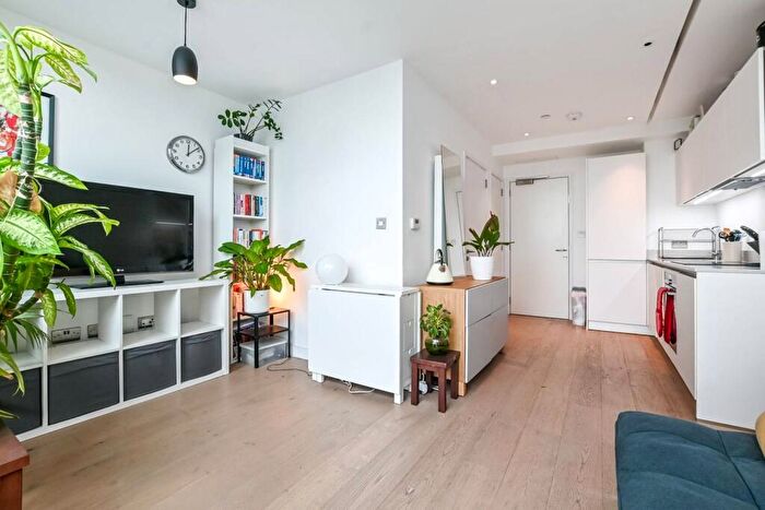 1 Bedroom Flat For Sale In Highgate Hill, Highgate, London, N19