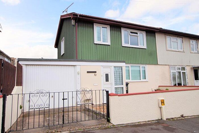 3 Bedroom Semi-Detached House For Sale In Elkstone Road, Portsmouth, PO6