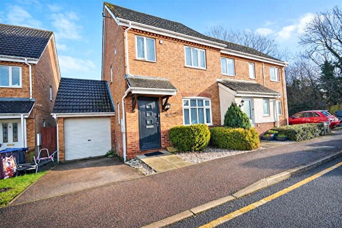 3 Bedroom Semi Detached House For Sale In Dixon Road, Kingsthorpe, Northampton, NN2