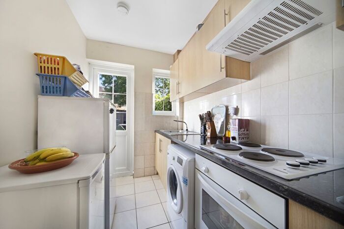 1 Bedroom Flat To Rent In Wulfstan Street, London, W12