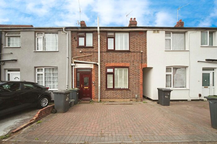 3 Bedroom Terraced House For Sale In Beechwood Road, Luton, LU4