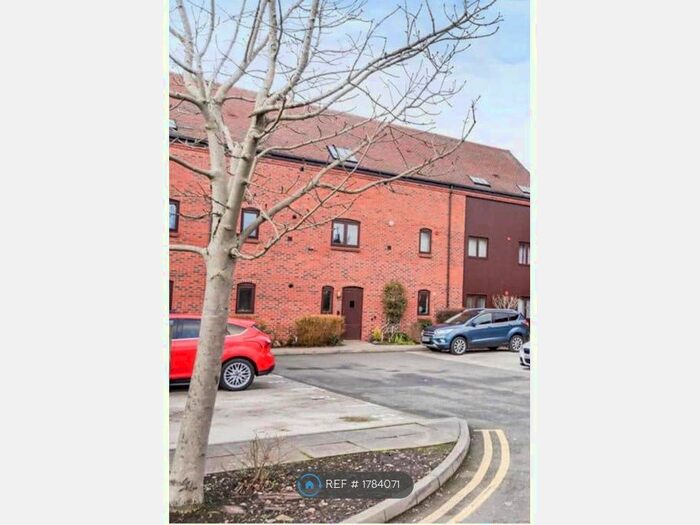 2 Bedroom Flat To Rent In The Greaves, Minworth, Sutton Coldfield, B76