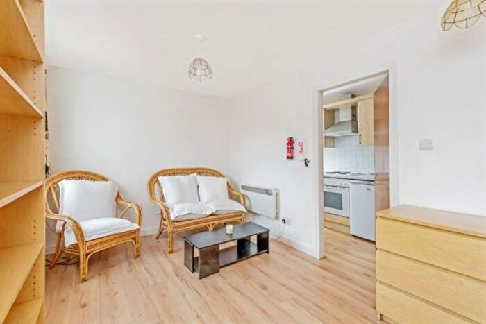 1 Bedroom Flat To Rent In Winram Place `Annex`, Fife, KY16