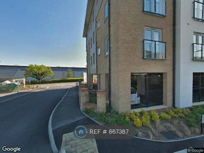 2 Bedroom Flat To Rent In Fleming Place, Bracknell, RG12