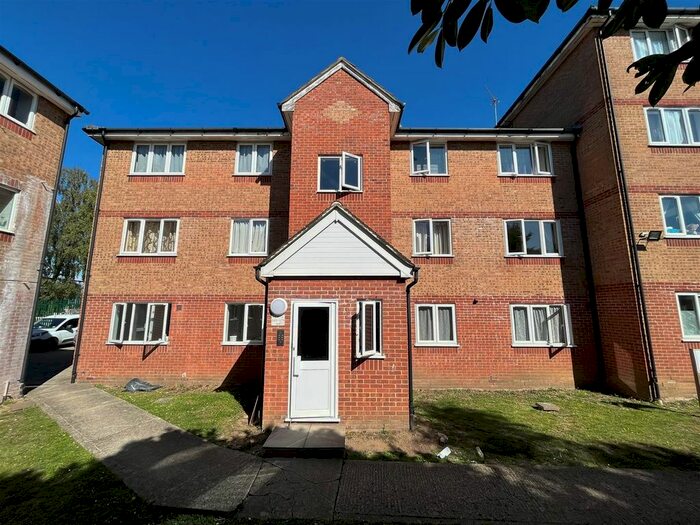 1 Bedroom Flat To Rent In Express Drive, Goodmayes, Ilford, IG3