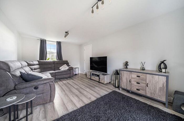 3 Bedroom Semi-Detached House For Sale In Walford Grove, Kempston, Bedford, MK42