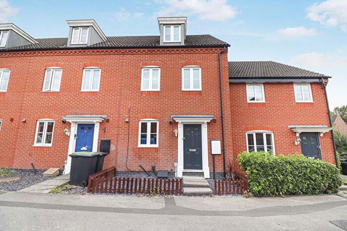 3 Bedroom Town House To Rent In Maye Dicks Road, Rushden, Oyt, NN10