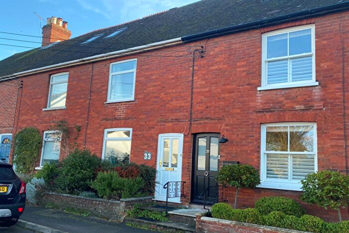 2 Bedroom Terraced House To Rent In Windsor Road, Petersfield, GU32