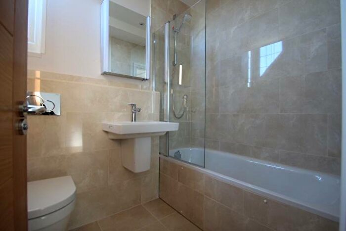 2 Bedroom Flat To Rent In Brighton Road, Banstead, Surrey, SM7