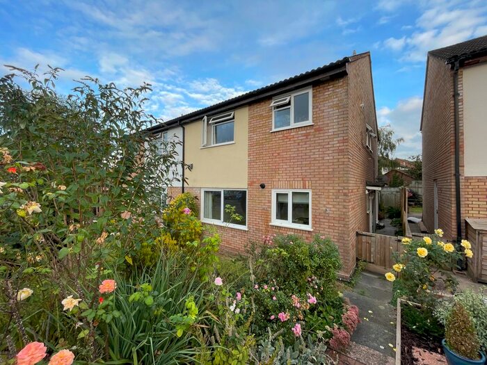 2 Bedroom Flat To Rent In Newbarn Park Road, Taunton, TA1