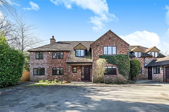 6 Bedroom Detached House To Rent In Sprigs Holly, Chinnor, OX39