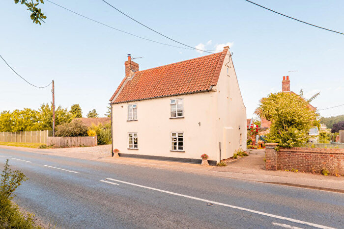 3 Bedroom Cottage For Sale In Norwich Road, Holt, NR25
