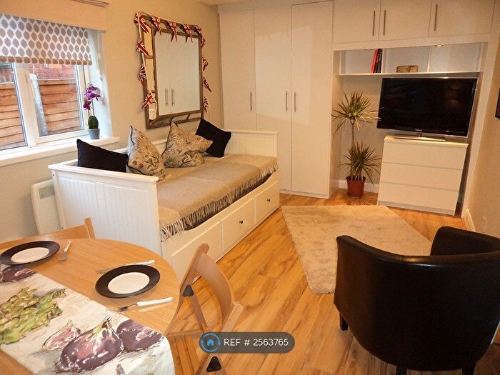 Studio To Rent In Spring Bank, Hull, HU3