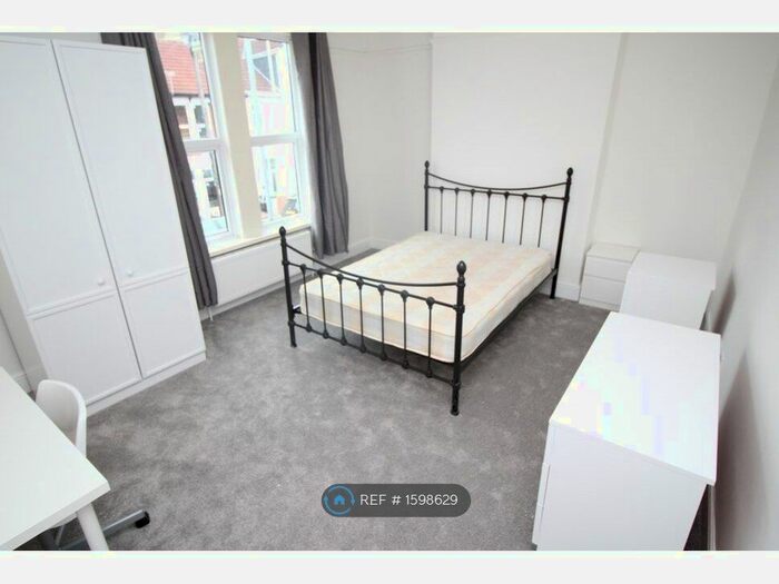 5 Bedroom Terraced House To Rent In Orchard Road, Southsea, PO4