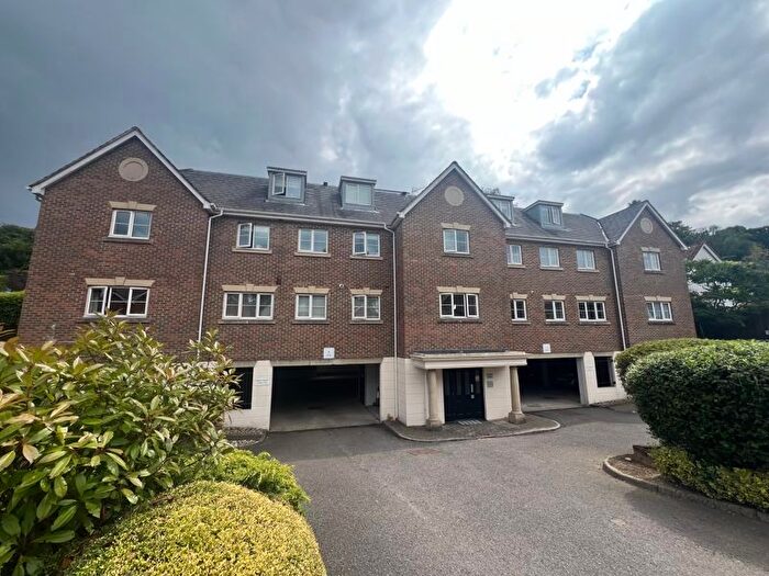 2 Bedroom Flat To Rent In Kings Road, Haslemere, GU27