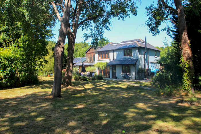 5 Bedroom Detached House To Rent In New Road, Wootton Bridge, PO33