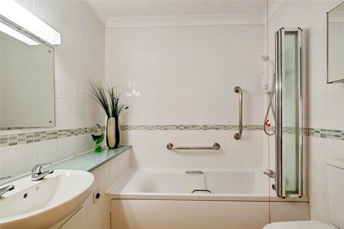 1 Bedroom Apartment For Sale In Homecorfe House, Broadstone, BH18