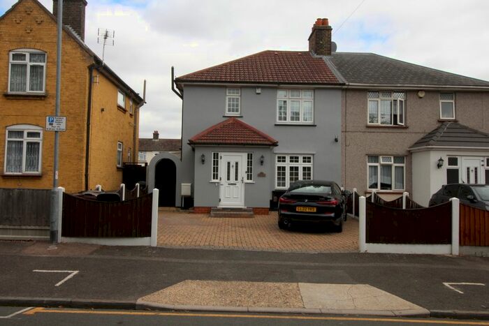 4 Bedroom Semi-Detached House To Rent In Eastbury Square, Barking, IG11