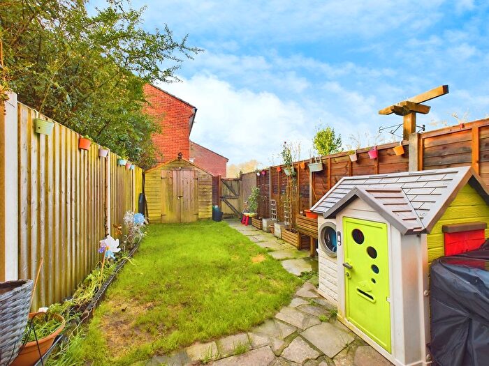 2 Bedroom Terraced House For Sale In Brockhurst Close, Horsham, RH12