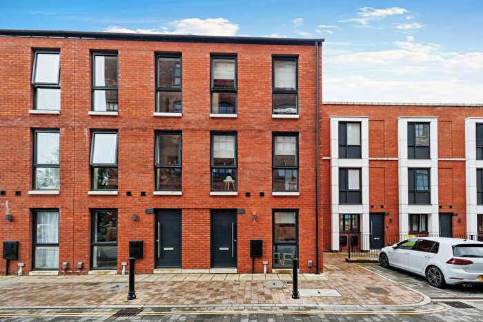 3 Bedroom Town House To Rent In Elisabeth Gardens, Stockport, SK5