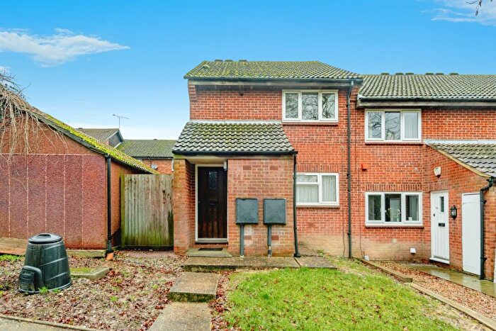 1 Bedroom Maisonette For Sale In Southbrook, Crawley, RH11