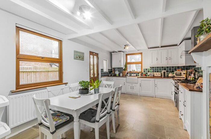 4 Bedroom Detached House To Rent In Maple Road London, SE20