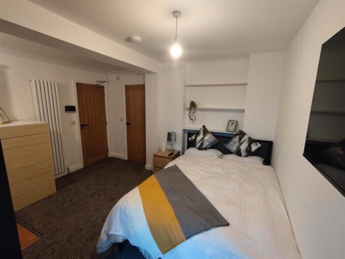 1 Bedroom House To Rent In *En-Suite Couples Rooms* West Hill Drive, Mansfield, NG18