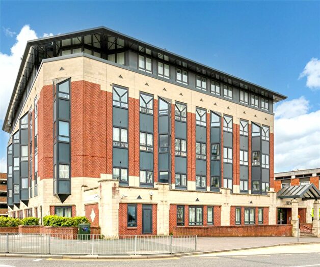 2 Bedroom Apartment For Sale In High Street, Bracknell, Berkshire, RG12