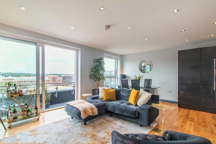 2 Bedroom Flat To Rent In Tate House, - New York Road, Leeds, West Yorkshire, LS2