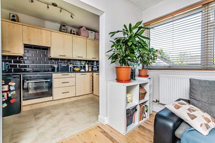 1 Bedroom Flat For Sale In Addison Road, Caterham, Surrey, CR3