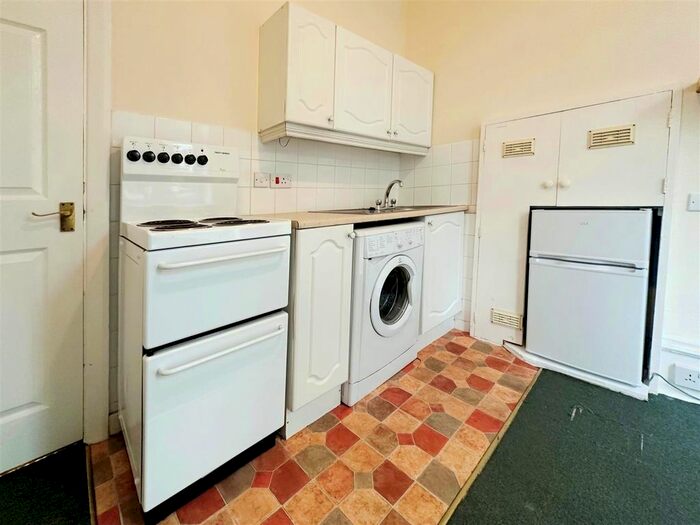 Studio To Rent In Holmbush Road, London, SW15