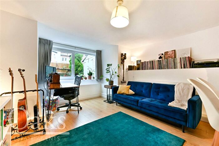 1 Bedroom Flat For Sale In Gleneagle Road, London, SW16