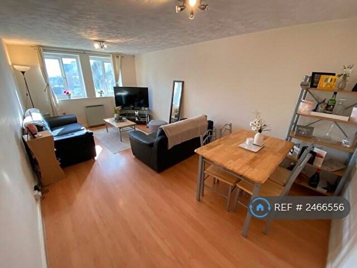 2 Bedroom Flat To Rent In Broomfield Lodge, Leeds, LS6