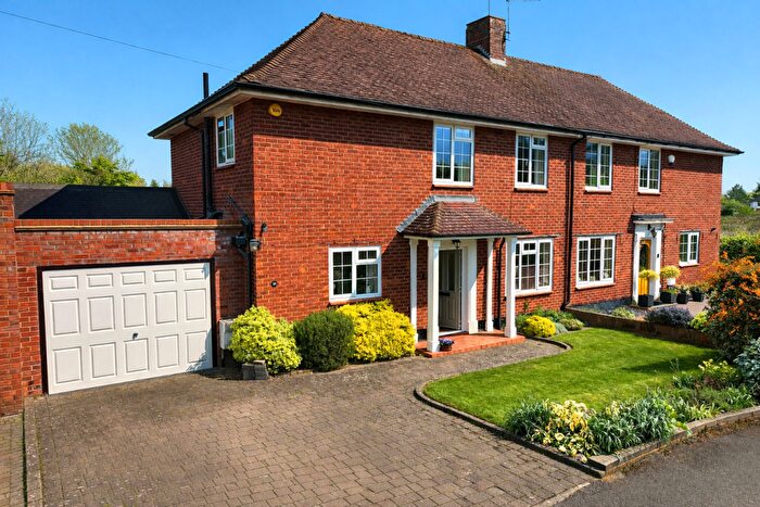 3 Bedroom Semi Detached House For Sale In Oaklands Lane, Smallford, St Albans, AL4