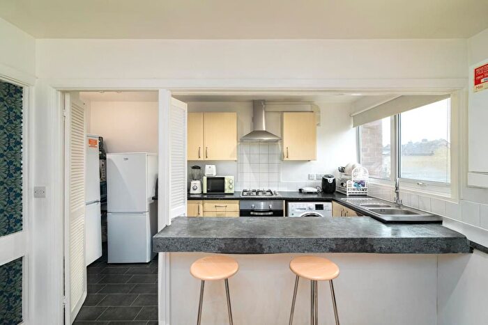 2 Bedroom Maisonette For Sale In Spencer Road, London, N17