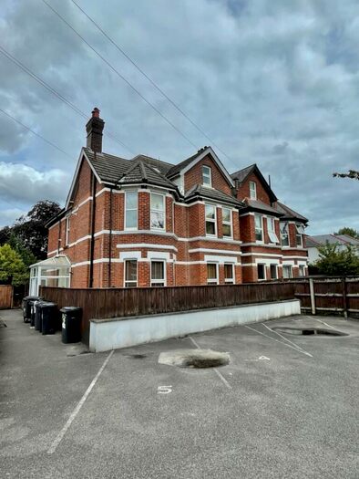 1 Bedroom Flat To Rent In Spacious One Bedroom Flat - Charminster - £ Pcm - Available Now, BH3