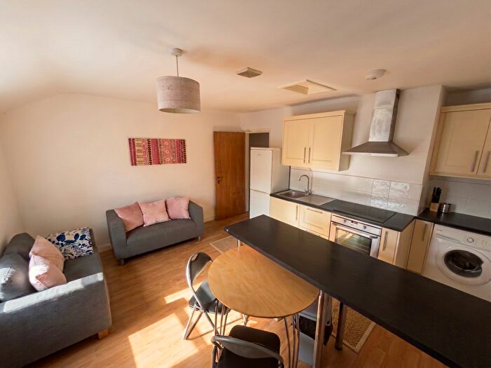 3 Bedroom Flat To Rent In Alfreton Road, Arboretum, East Midlands, NG7