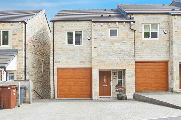 3 Bedroom Semi-Detached House For Sale In Highfell Grove, Harden, Bingley, BD16