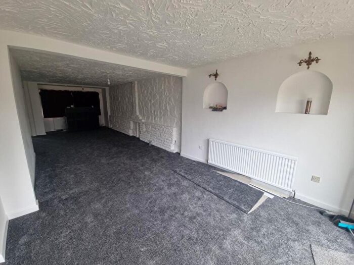 3 Bedroom End Of Terrace House For Sale In Manor Avenue, Pitsea, Basildon, Essex, SS13