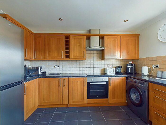 1 Bedroom Flat For Sale In Crabtree Lane, Lancing, BN15