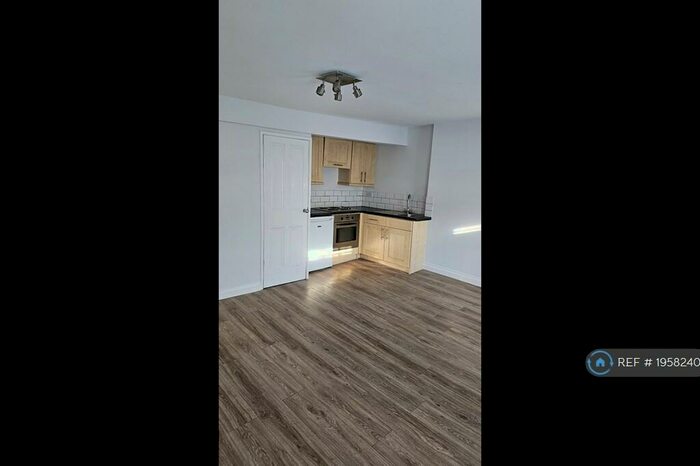 1 Bedroom Flat To Rent In Fore Street, Exeter, EX4