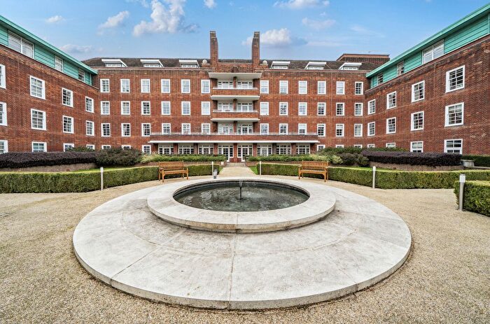 2 Bedroom Flat For Sale In Ravenscourt Gardens, London, W6