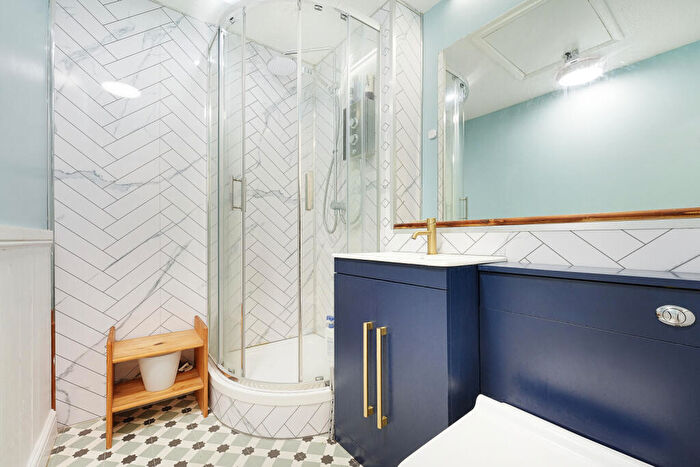 1 Bedroom Flat To Rent In Inwen Court, Grinstead Road, SE8